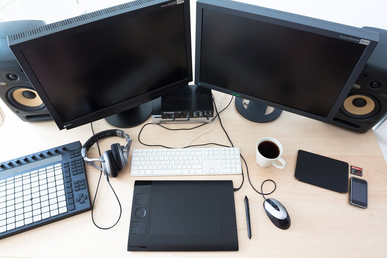 Eon Arbeitsplatz mit 2 Remote Desktop Arbeittsplätzen.